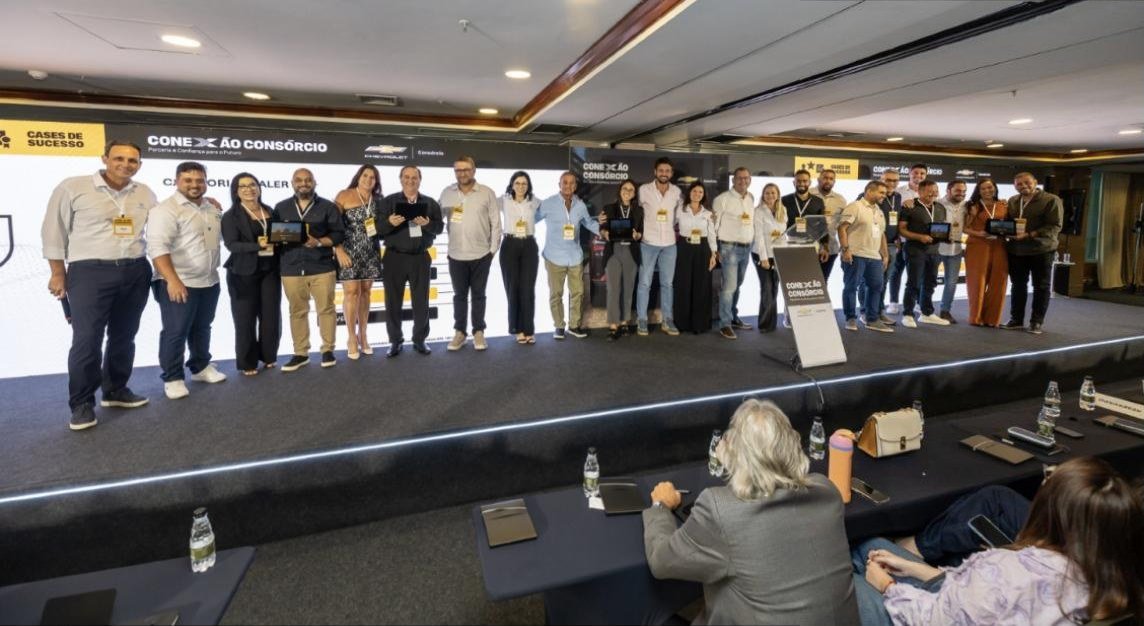 Equipe no evento Conexão Consórcio 2026