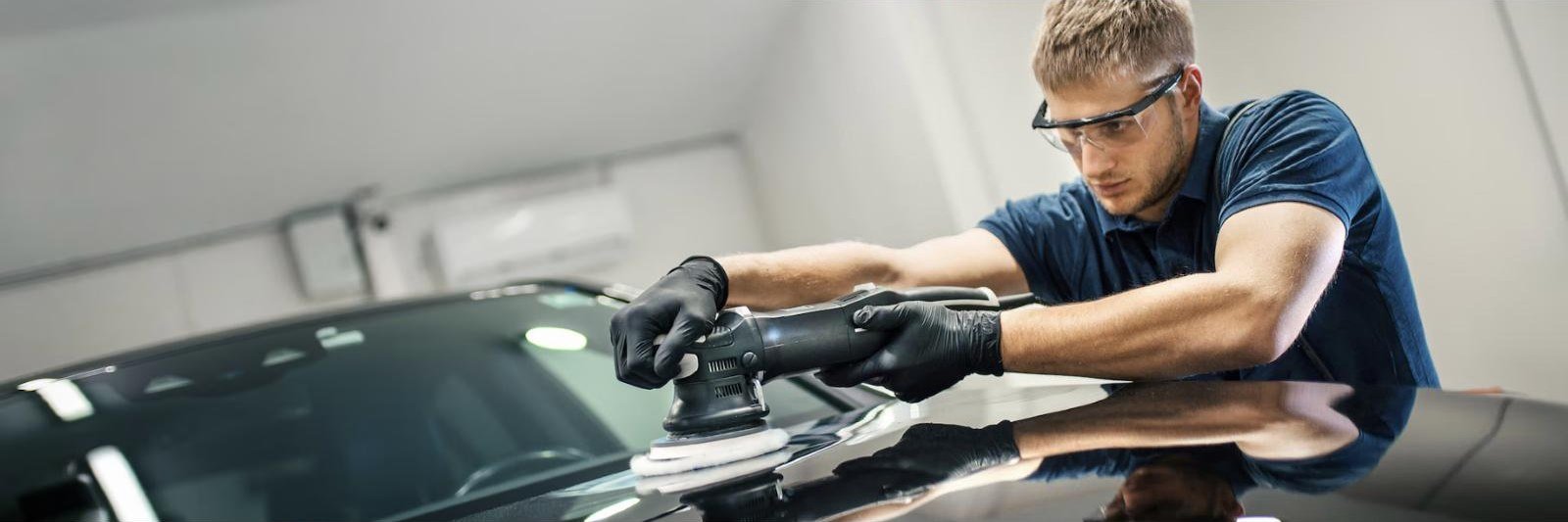 Equipe de estética automotiva
